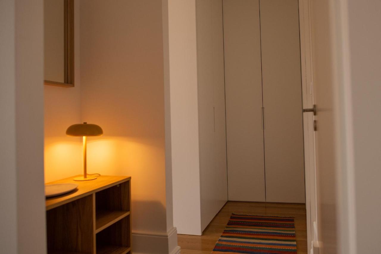 Spacious Studio W/ Balcony & Ac By Lovelystay Porto Exterior photo